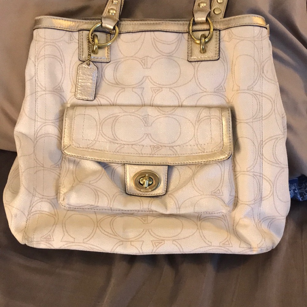 Coach bag tan with gold